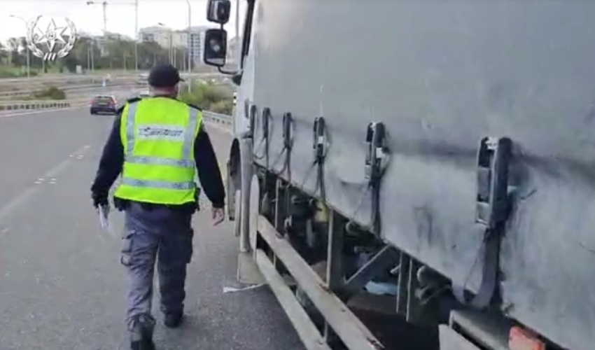 מבצע אכיפה נגד משאיות וכלי רכב כבדים בקרית ביאליק (צילום: דוברות המשטרה)