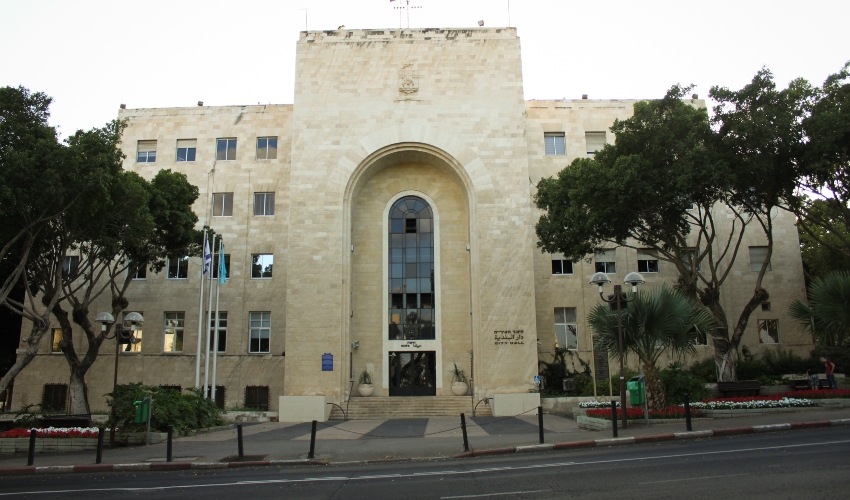 בניין עיריית חיפה (צילום: Yakovleva, CC BY-SA 3.0, ויקישיתוף)