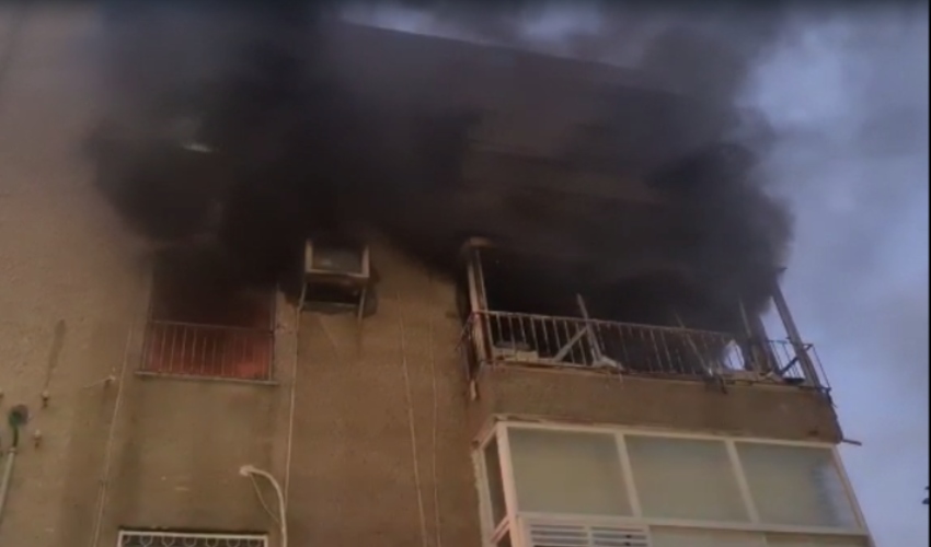 שריפה ברחוב הלל בחיפה (צילום: דוברות כבאות חוף)