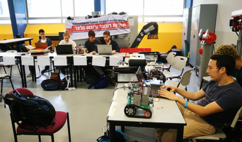 תחרות ישראל לרובוטיקה והנדסה מתקיימת בחיפה (צילום: ברוך בקלו)