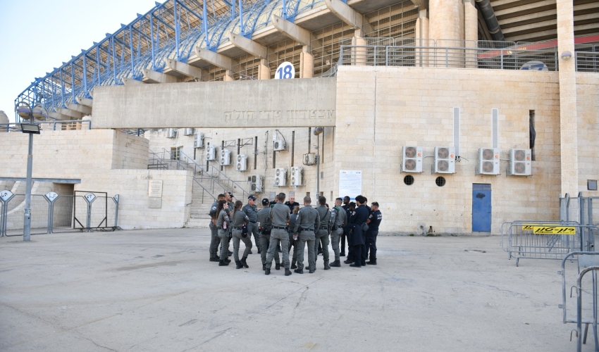 היערכות משטרתית מוגברת ליד אצטדיון טדי (צילום: דוברות המשטרה)