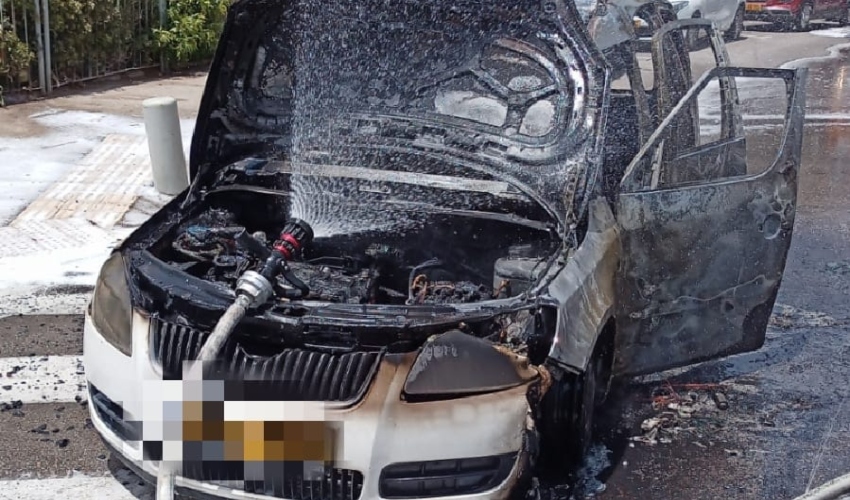 רכב עלה באש ברחוב אדמונד פלג (צילום: דוברות כבאות והצלה - חוף)
