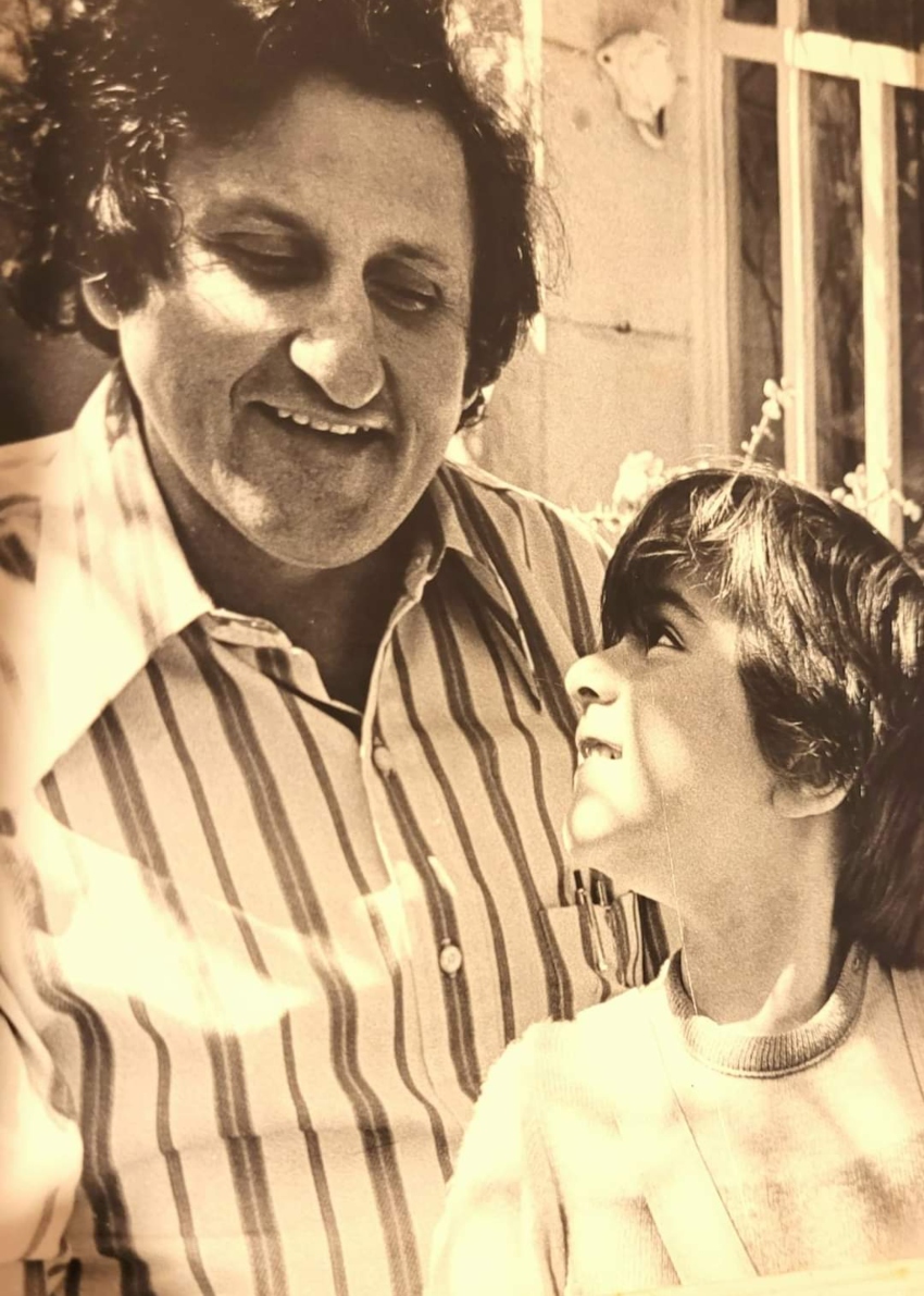 שנות ה-70. עם הבן גידי (שימוש לפי סעיף 27א לחוק זכויות יוצרים)