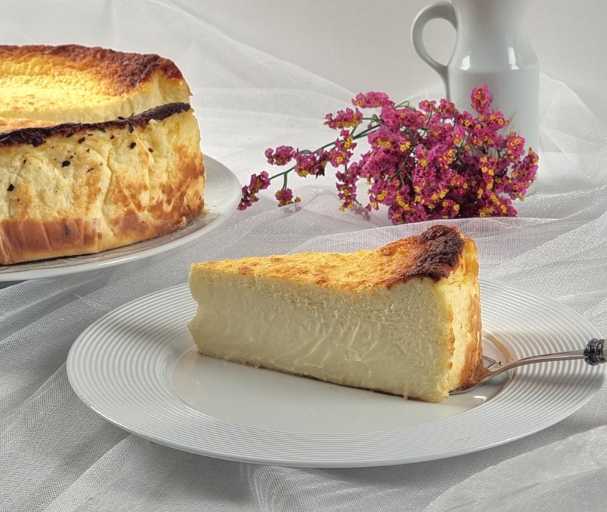 עוגת גבינה באסקית מיתולוגית של שני (צילום: יפעת כהן)
