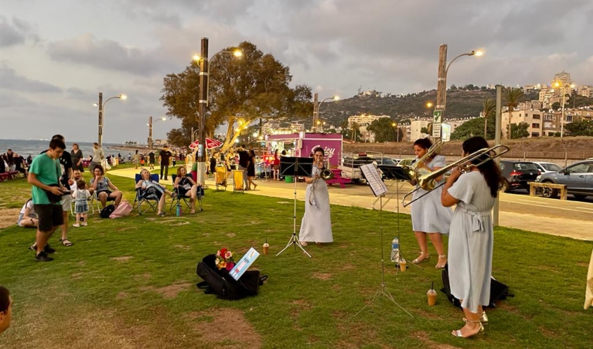 ההופעה של להקת 'טרומבנות' בחוף הים. פסטיבל "וולקאם 2022" (צילום: הנהלת הפסטיבל)