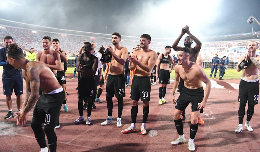 שחקני מכבי חיפה חוגגים את ההעפלה לליגת האלופות (צילום: ראובן כהן)