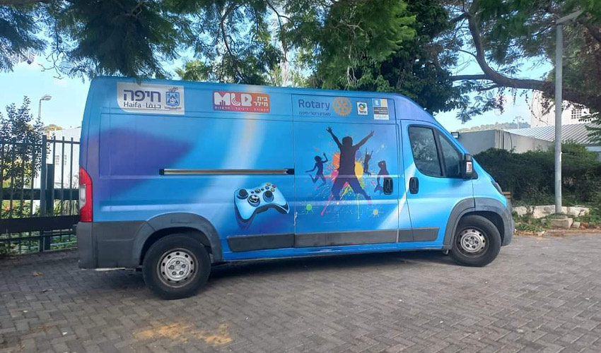 ניידת "גיימינג בשכונה" (צילום: דוברות עיריית חיפה)