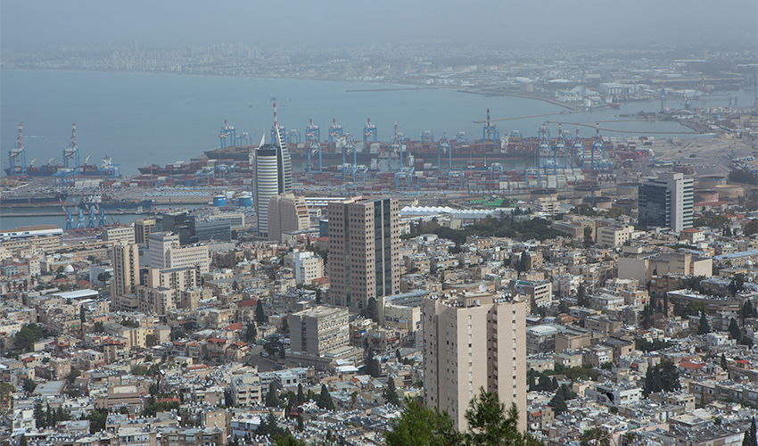 זיהום אוויר במפרץ חיפה (צילום: Alexandra Lande/depositphotos.com)