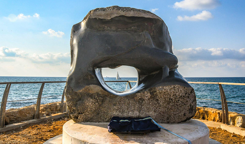 האנדרטה לזכרם של הגולשים החיפאים (צילום: ניר בלזיצקי, דוברות עיריית חיפה)