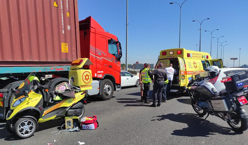 תאונת הדרכים בכביש 22 (צילום: תיעוד מבצעי מד"א)
