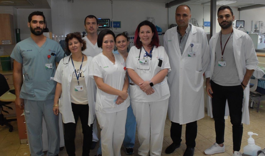 חלק מצוות המחלקה שטיפל בדמיטרי (צילום: אלי דדון)