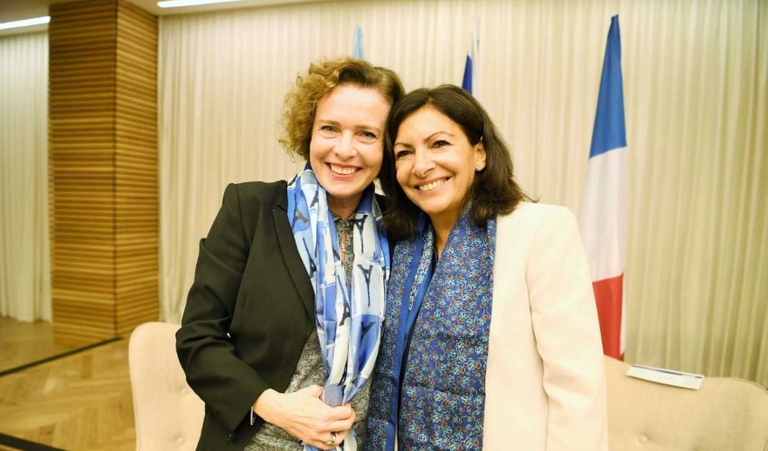 עינת קליש רותם עם ראש עיריית פריז (צילום: ראובן כהן, דוברות עיריית חיפה)