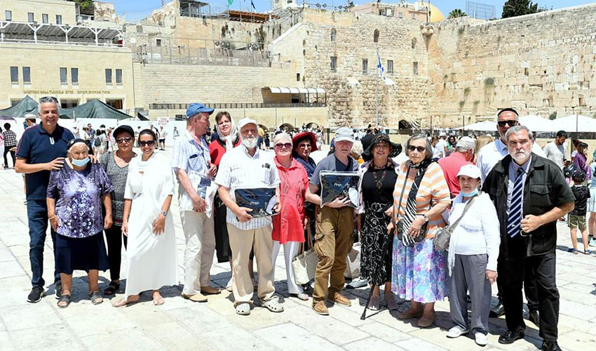 טקס בר מצווה בכותל (צילום: יוסף הירש)
