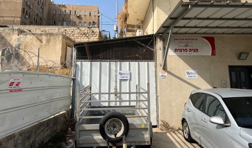 מדרגות דבורה: מבט מרחוב הרב מרכוס (צילום: חגית הורנשטיין)