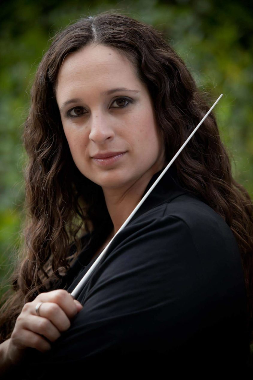 מנצחת סיוון אלבו בן חור (צילום: אילן ספירא)