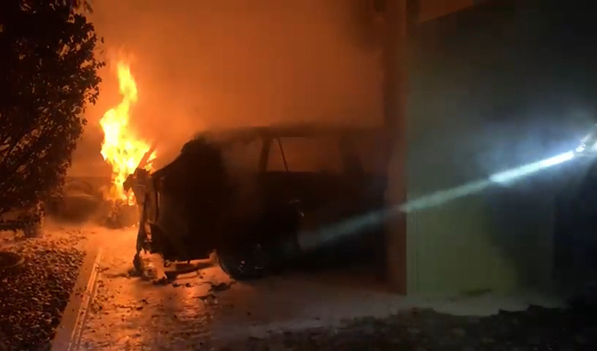 שריפת הרכבים בקרית חיים (צילום: דוברות שירותי הכבאות וההצלה)