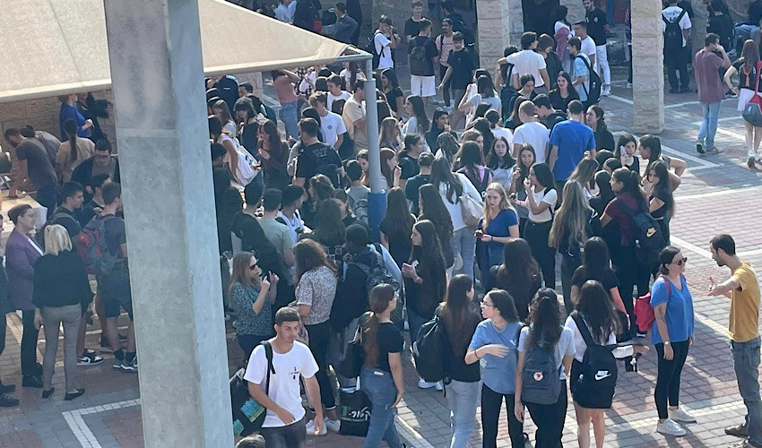 תלמידי ליאו באק חוזרים לבית הספר (צילום: בית ספר ליאו באק)