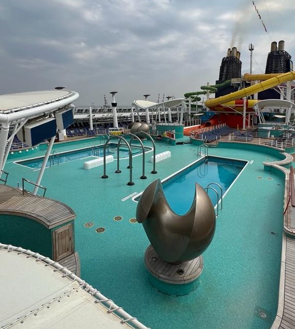 פארק המים על סיפון הנורוויג'יאן אפיק (צילום: חגית הורנשטיין)