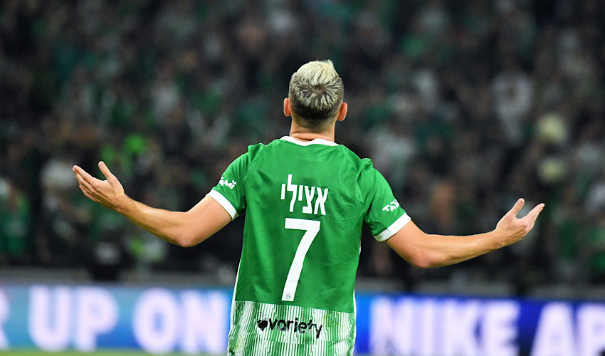 עומר אצילי חוגג שני שערים ושני בישולים על הראש של שחקני הפועל תל אביב (צילום: ראובן כהן, באדיבות מכבי חיפה)