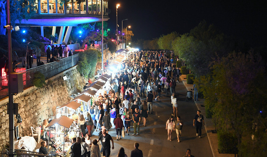 חוגגים חנוכה בחיפה (צילום: דוברות עיריית חיפה)