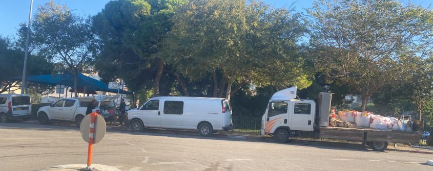 משפצים את הגן ברמת אשכול (צילום: עמית גונן)
