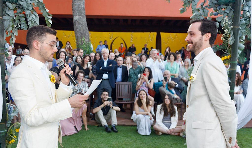 החתנים תבור להט ודניאל זחריאס ואורחי החתונה (צילום: hermes fotografia)