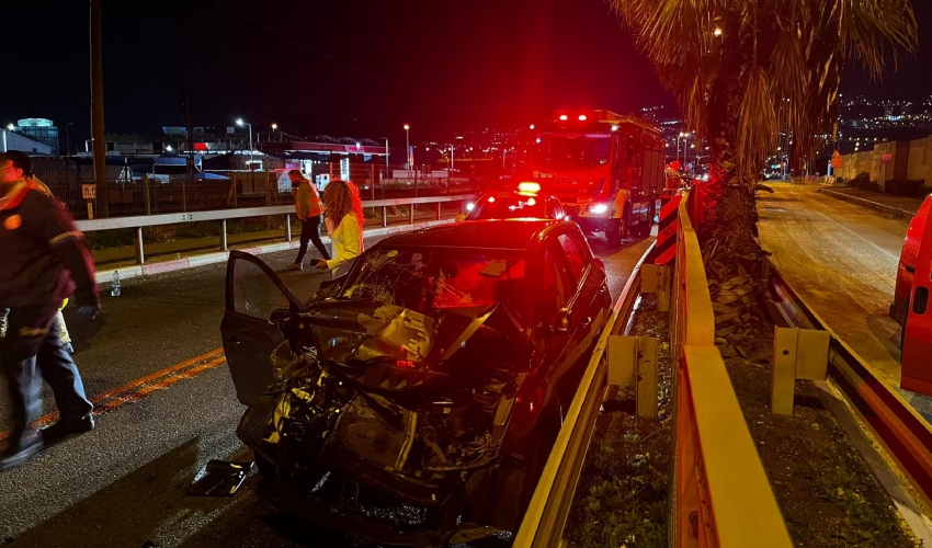 זירת התאונה הלילה סמוך לבית הספר הטכני (צילום: דוברות שירותי הכבאות וההצלה, מחוז חוף)