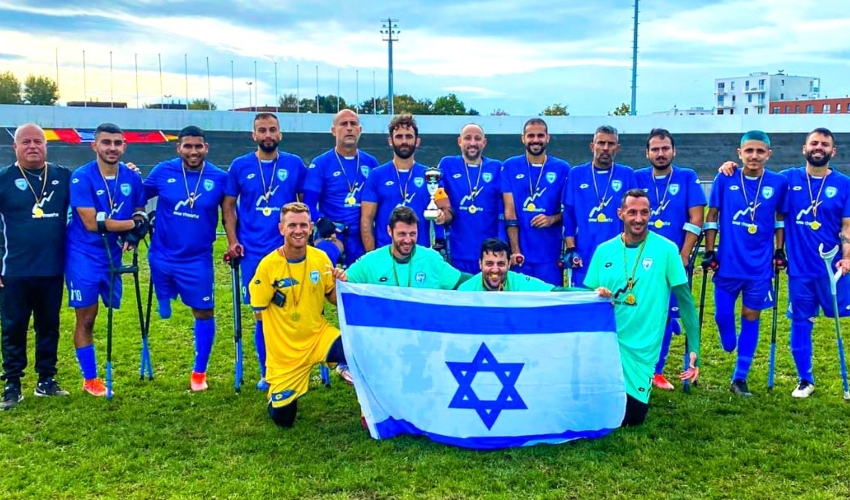 נבחרת ישראל לקטועי גפיים עם הגביע
