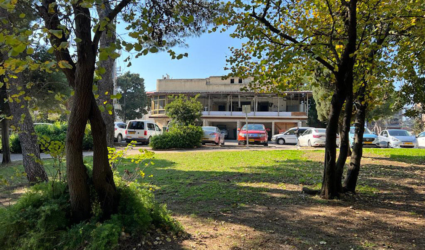 גן מוריה ומשרדי מחלקת הניקיון (צילום: חגית הורנשטיין)