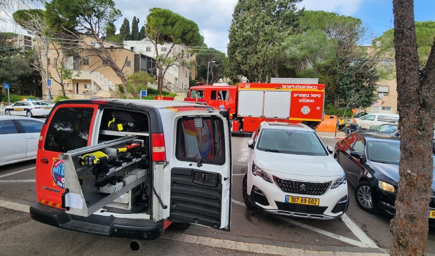 כוחות הביטחון מחוץ לריאלי אחוזה (צילום: דוברות כבאות והצלה מחוז חוף)