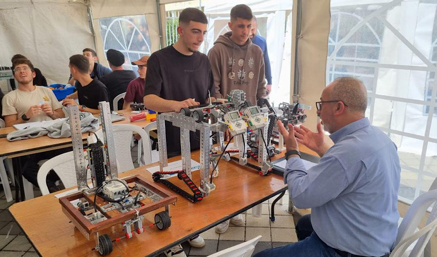 התחרות הלאומית לרובוטיקה והנדסה (צילום: מרכז הטכנולוגי ליזמות חיפה)