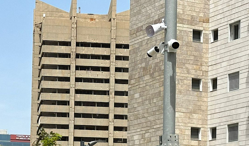 מצלמות האבטחה החדשות בקרית אליעזר (צילום: ראובן כהן, דוברות עיריית חיפה)