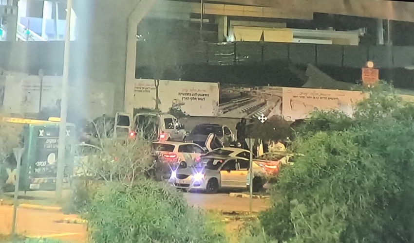 התכנסות בעלי רכבים המשופרים בחניון הרכבת (צילום מתוך מצלמות חדר המבצעים של עיריית חיפה)