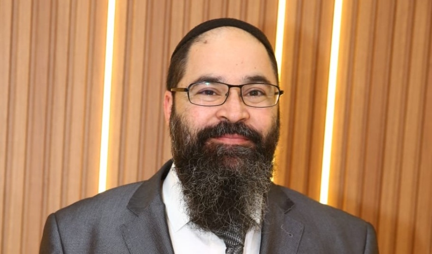 אלעד אליהו בטקס הודיה לאחר החלמתו