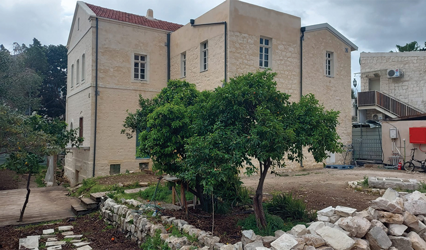 בית שומאכר המשוחזר והגינה האחורית (צילום באדיבות משפחת גרוסברגר)