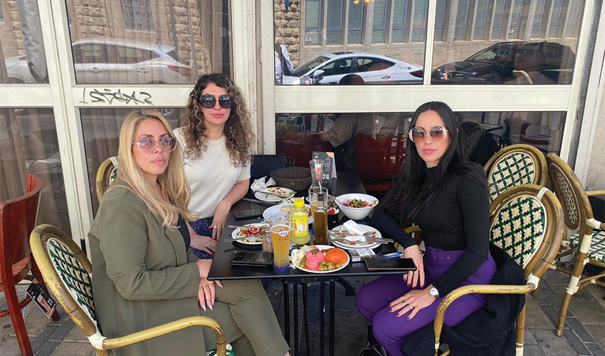 עוה"ד בלהה מצגר, בתאל מנור וימית מוריה ישראל במעיין הבירה