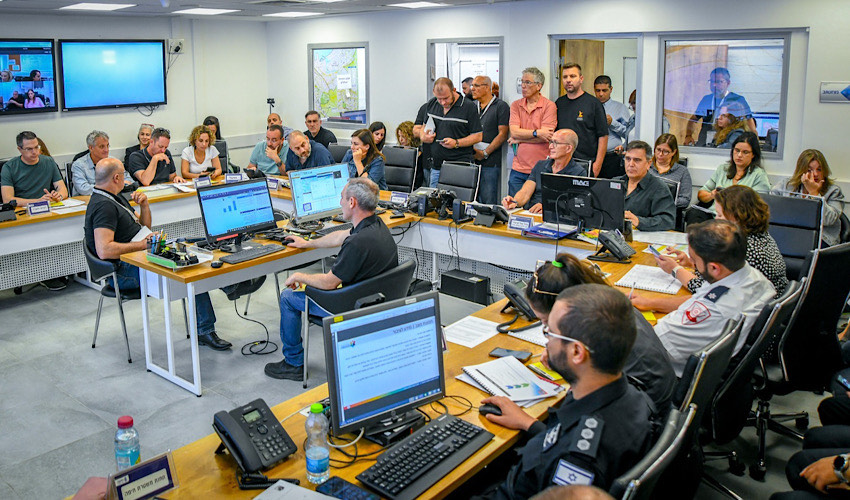 ניהול התרגיל במנ"מ העירוני (צילום: ניר בלזיצקי, דוברות עיריית חיפה)