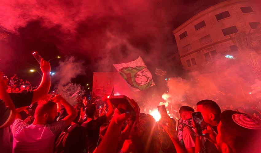 חגיגות האליפות של אוהדי מכבי חיפה בכיכר פריז (צילום: יובל קאופמן)