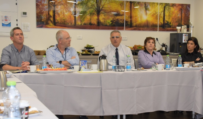 מנכ"ל כללית אלי כהן וחברי הנהלת כרמל (צילום: אלי דדון)