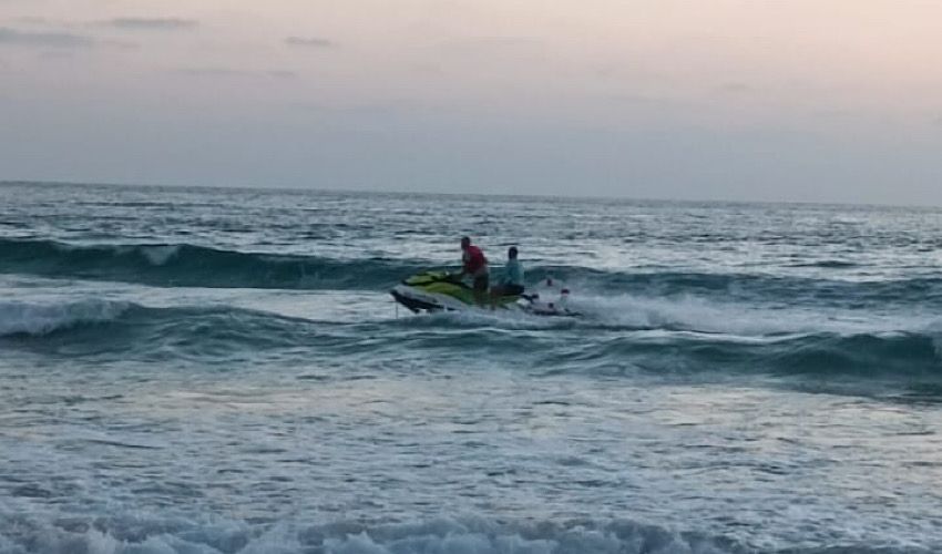 אופנוע ים במהלך החיפושים אחר הילד שטבע (צילום: דוברות עיריית חיפה)
