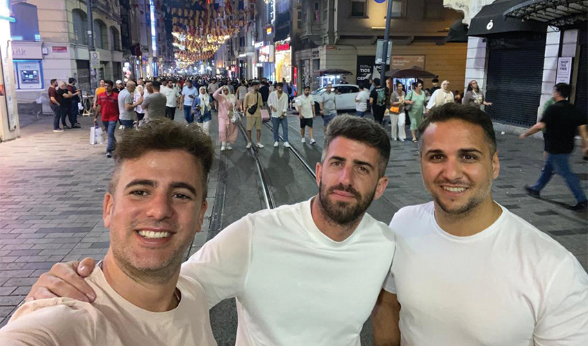עוה"ד שלומי סימון (משמאל) ועוזיאל ממן (מימין) באיסטנבול