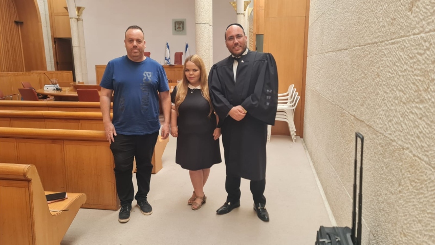 חברי המועצה הילה רובין שלם ורואי דוד עם עו"ד שמעון שמואלי בבית המשפט העליון (צילום: פרטי)