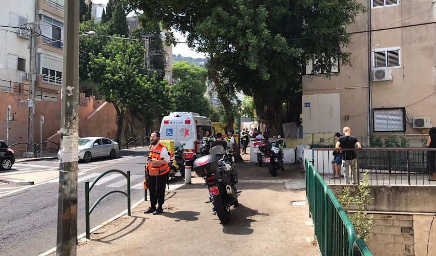 זירת האירוע ברחוב ארלוזורוב (צילום: תדהר טויכר)