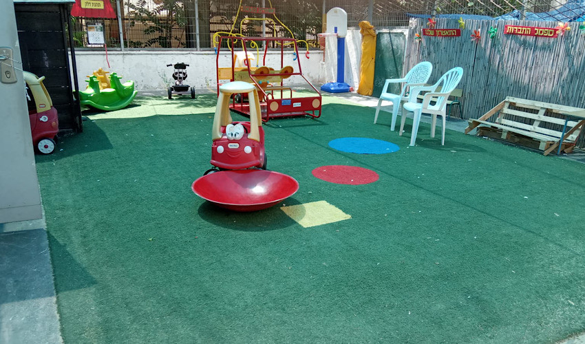 החצר של גן ארגמן