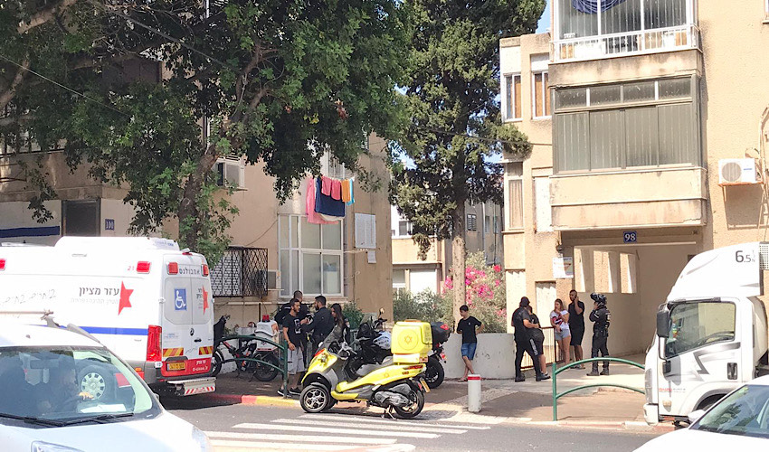 זירת האירוע ברחוב ארלוזורוב (צילום: תדהר טויכר)
