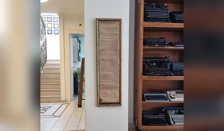 מגילת העצמאות על קיר משרדו של עו"ד רון ברנט