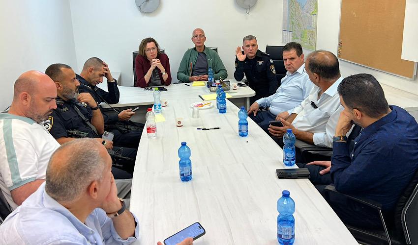 הפגישה בין בכירי עיריית חיפה לראשי הציבור הערבי בעיר (צילום: חד"ש)