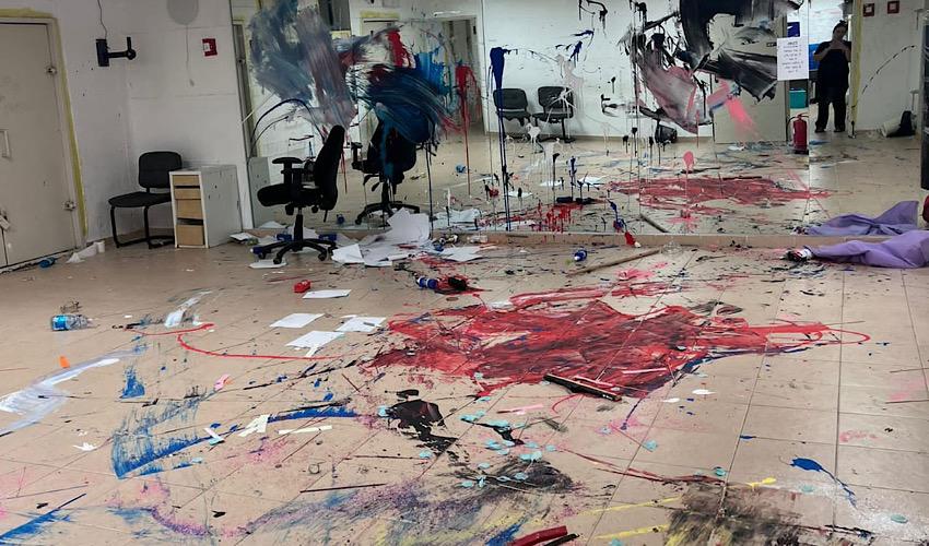 ונדליזם במקלט ציבורי (צילום: ראובן כהן, דוברות עיריית חיפה)