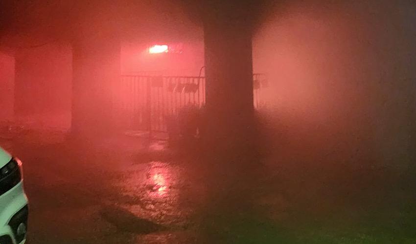 השריפה ברחוב הגדוד העברי בקרית חיים (צילום: דוברות שירותי הכבאות וההצלה)