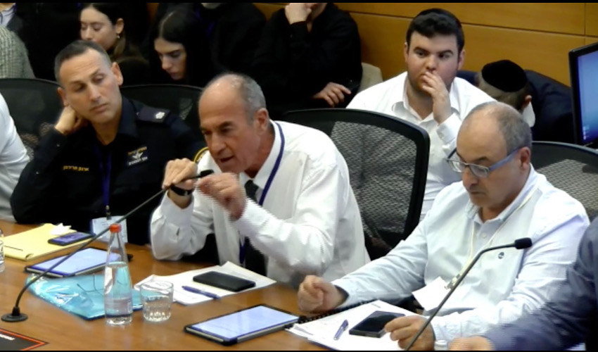 נציג אגד ניר לנדאו בדיון (צילום מתוך אתר הכנסת)